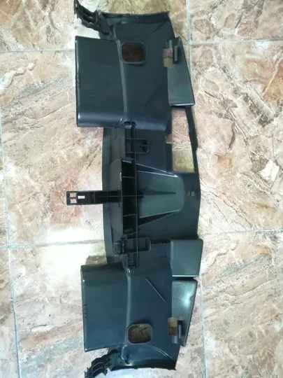 Mercedes 212 On Panel Plastik