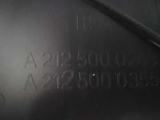 Mercedes 212 On Panel Plastik