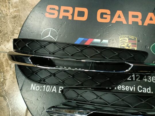 Mercedes C Serisi W204 Makyajlı Kasa Sis Çerçevesi Nikelajlı 2048803224-3324