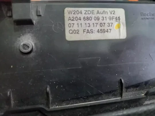 Mercedes C Serisi W204 Orta Ekran 2046800931