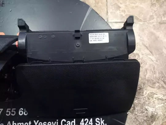 Mercedes C Serisi W204 Orta Ekran 2046801231