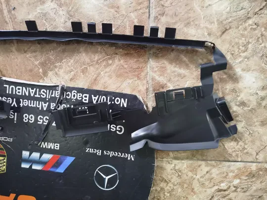 Mercedes C Serisi W204 Radyatör Hava Kanalı A2045050530