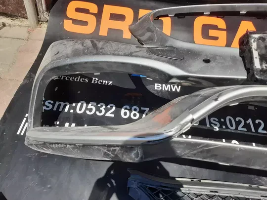 Mercedes C Serisi W205 C63 Ön Tampon Orta Braketi