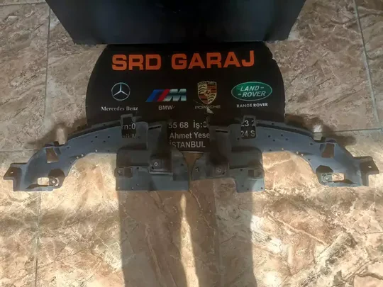Mercedes C Serisi W205 Sağ Sol Egzoz Alt Braketleri A2058850200 A2058850100