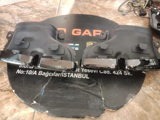 Mercedes C Serisi W205 Siyah AMG Yazılı Eksoz Bağlığı