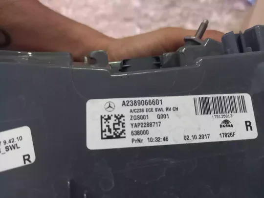 Mercedes E Serisi C238 Sağ Stop Lambası 2389066601