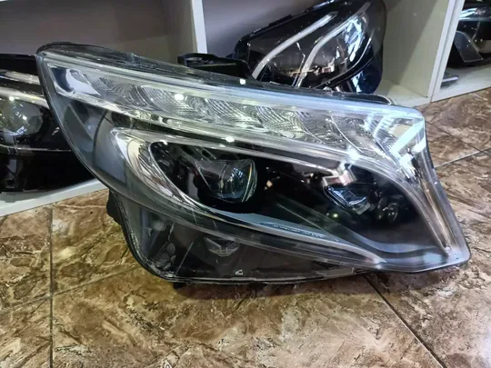 Mercedes Vito Sag LED Far