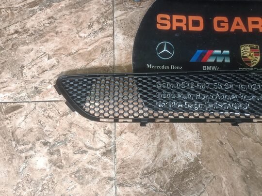 Mercedes W204 2007-10 AMG Ön Tampon Orta Izgarası A2048850153