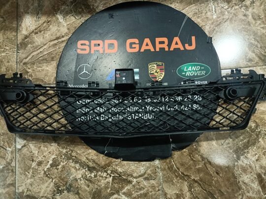 Mercedes W204 C Serisi 2010-13 Ön Tampon Orta Izgarası 2048851324