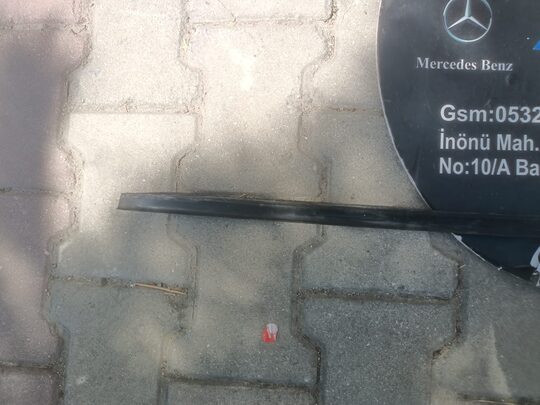 Mercedes W204 Kapı Alt Çıtası Ön Sağ 2046903662