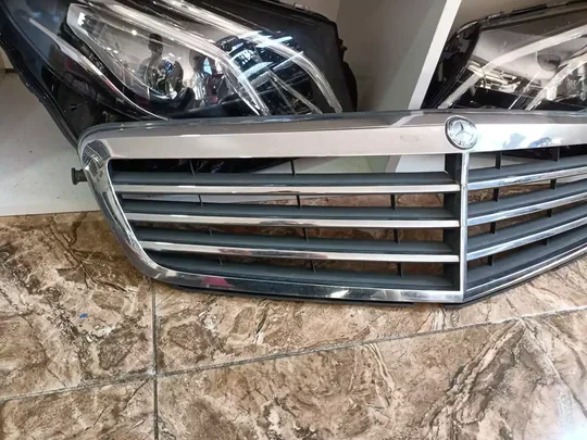 Mercedes W204 Ön Panjur A2048801283