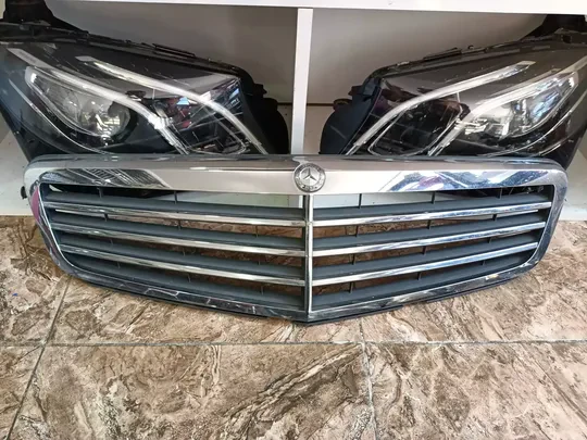 Mercedes W204 Ön Panjur A2048801283