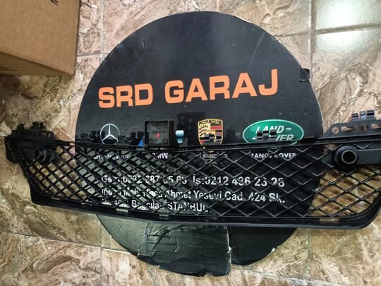 Mercedes W204 Ön Tampon Orta Izgarası 2058851324