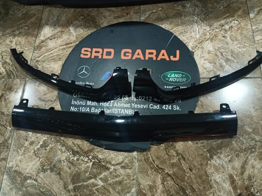 Mercedes W205 C Serisi AMG Ön Tampon Çıtası Siyah Set