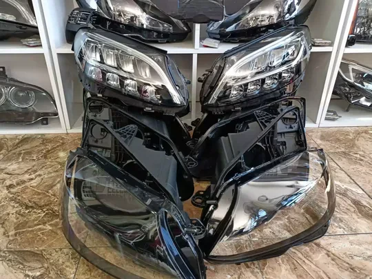 Mercedes W205 Matrix Far Kasası Ve Camı