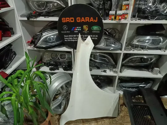 Mercedes W205 Sağ Ön Çamurluk