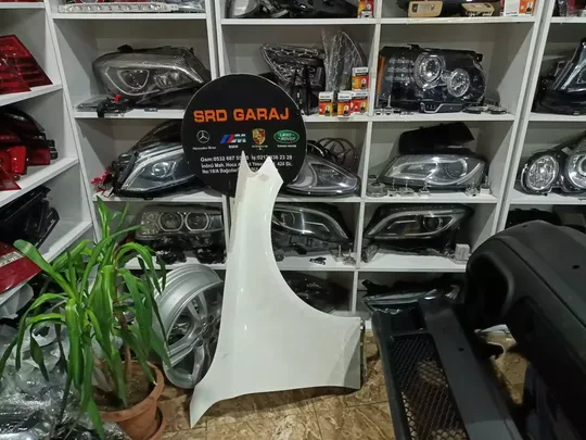 Mercedes W205 Sağ Ön Çamurluk