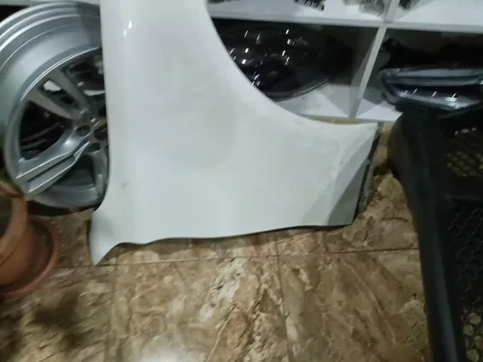 Mercedes W205 Sağ Ön Çamurluk
