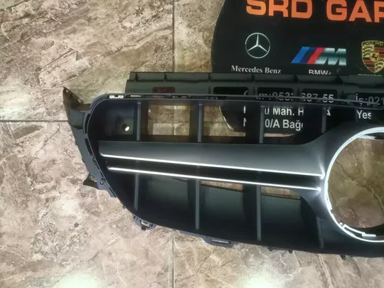 Mercedes W213 2016-20 AMG E63 Krom Siyah Panjur