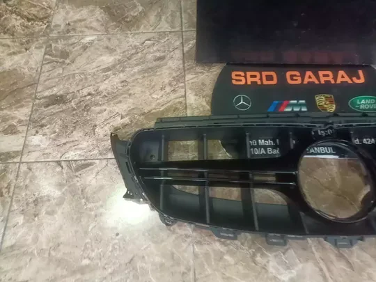 Mercedes W213 2016-20 AMG E63 Piano Siyah Panjur