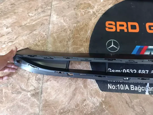 Mercedes W213 Tampon Izgarası Ön Alt Orta 2020-23 A2138851603
