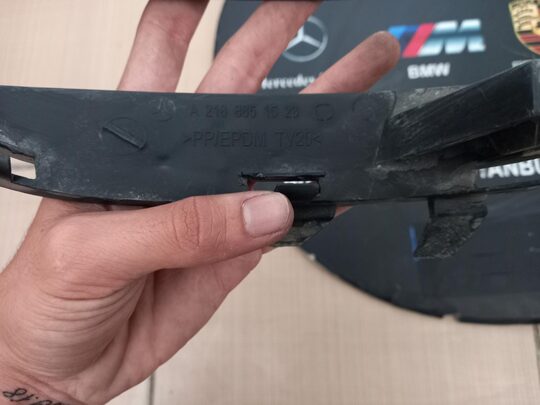 Mercedes W218 Sol Sis Farı Çerçevesi A2188851523
