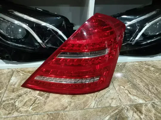 Mercedes W221 S Serisi Sag LED Stop A2218201464 Orjinal