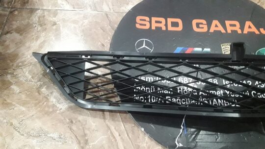 Mercedes W245 Ön Tampon Orta Izgarası 1698851922