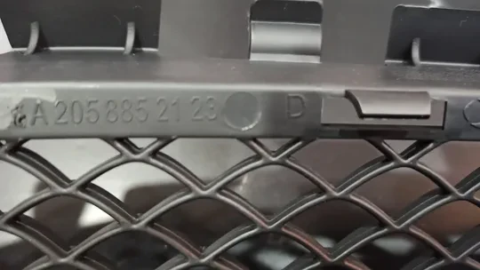 Mersedes C Serisi W205 AMG Ön Tampon Orta Izgarası