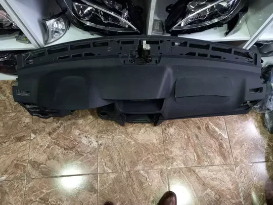 Mersedes E Serisi W207 Coupe Cabrio Torpido Ön Göğüs