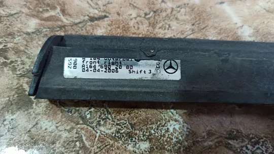 Mersedes ML W164 Ön Sağ Kapı Çıtası A1646902080