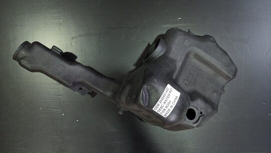 Mersedes W204 C180 C200 C220 Cam Suyu Deposu