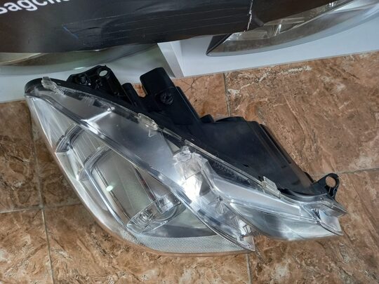 Mersedes W207 E Cupe Cabrio LED Zenon Far