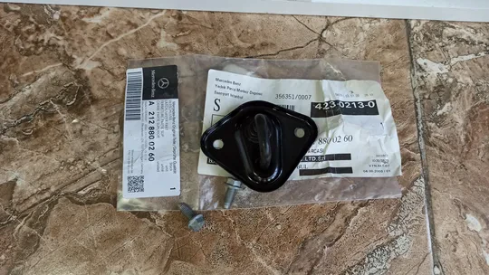 Mersedes W212 E Serisi Kaput Kilit Karşılığı 2128800260