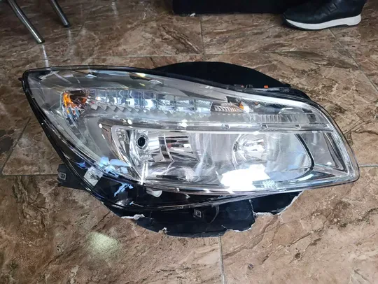 Opel Insignia 2009- Çıkma Sağ Far 22831927