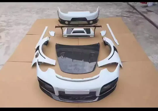 Porsche 911 991.2 İçin GT2RS Yarı Karbon Gövde Kiti