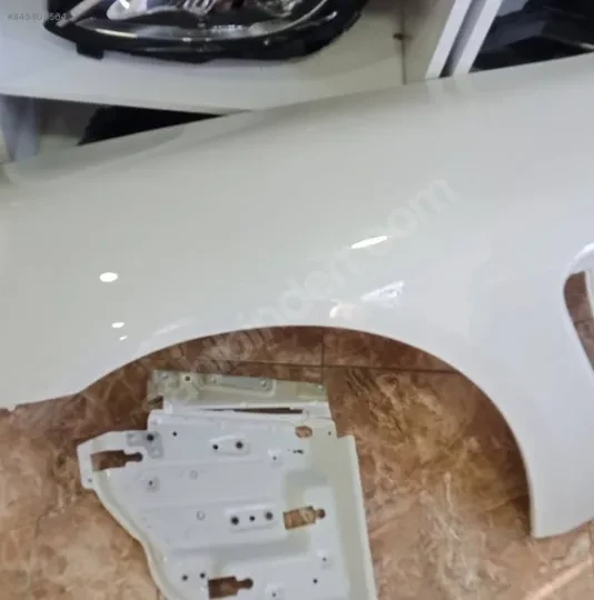 Porsche Panamera Sol Ön Çamurluk Hatasız Lokal Boyalı
