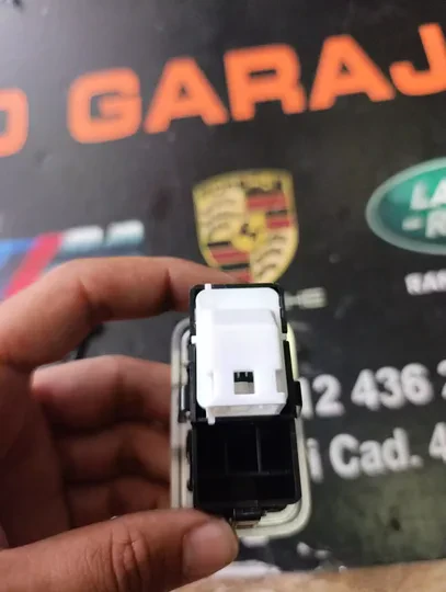 Range Rover Sport 2018-22 Tekli Cam Düğmesi JPLA-14717-AC
