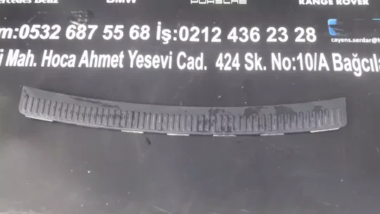Range Rover Sport L320 2005 Arka Tampon Basamak Plakası Trimi DOE000021XXX