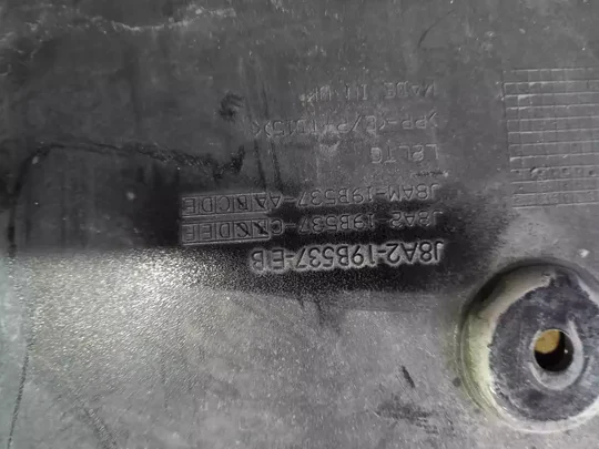 Range Rover Velar Ön Tampon Spoileri J8A219B537