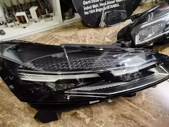 Renault Clio 5.5 Sağ Sol Far 260103507R 2606000149R
