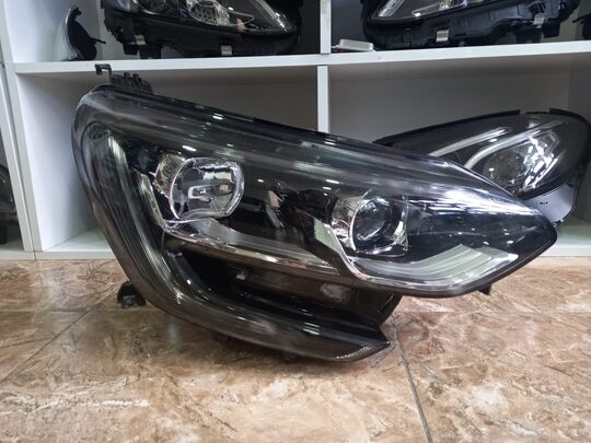 Renault Megane 4 Sağ Far Hatasız