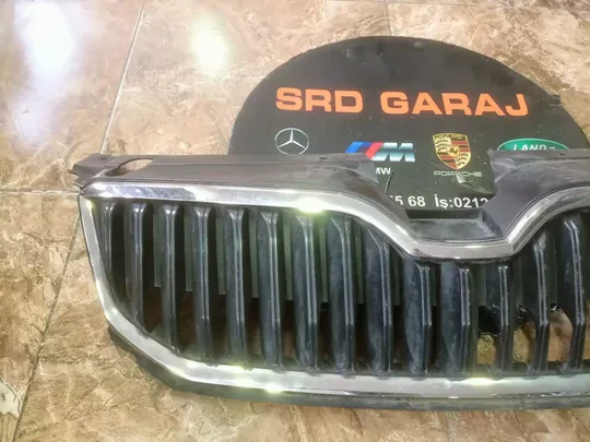 Skoda Octavia 2013 2017 Çıkma Orj Panjur 5E0853653