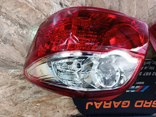 Toyota Auris 2010-12 Stop 81551-02550 81561-02550