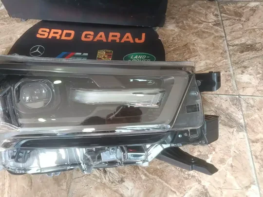 Toyota Hılux Revo 2021-24 Sağ Far Koyu Gri Sıfır 81100KK90