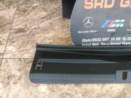 Volkswagen Golf 8 Bagaj Kilit Döşemesi Sıfır Orjinal 5H6863459B