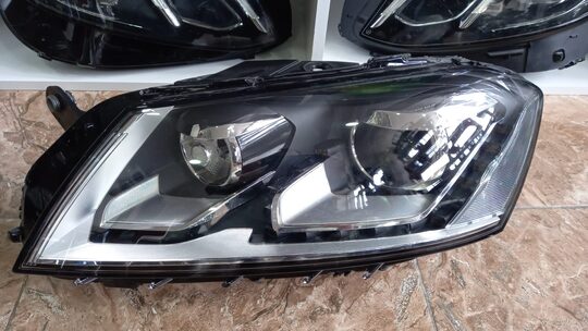 Volkswagen Passat B7 Sol LED Zenon Far