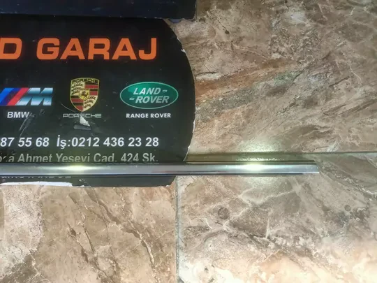 Volkswagen Tiguan 2017- Sağ Arka Kapı Çıtası Çıkma Orj 5NA839476B