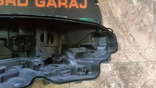 Volvo S90 2019-23 Sağ Far Kasası