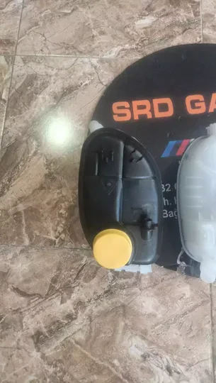 W176 Radyatör Yedek Su Deposu Sıfır İthal 2465000049